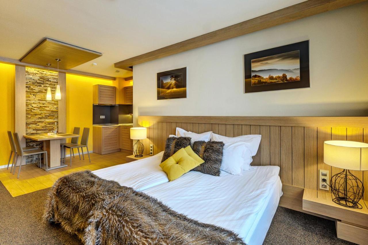 Amira Boutique Hotel Bansko Extérieur photo A bedroom in a hotel